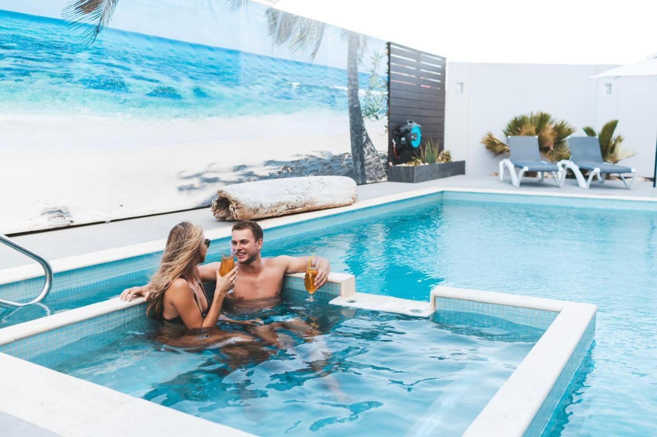 Gray Door Apartments - Adults Only Palm Beach Eksteriør billede